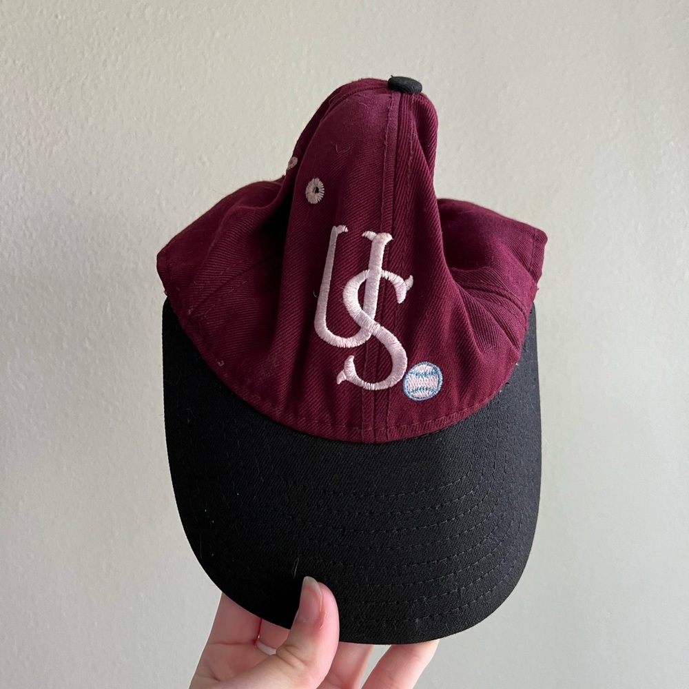 Simple vintage burgundy red US embroidered baseball hat